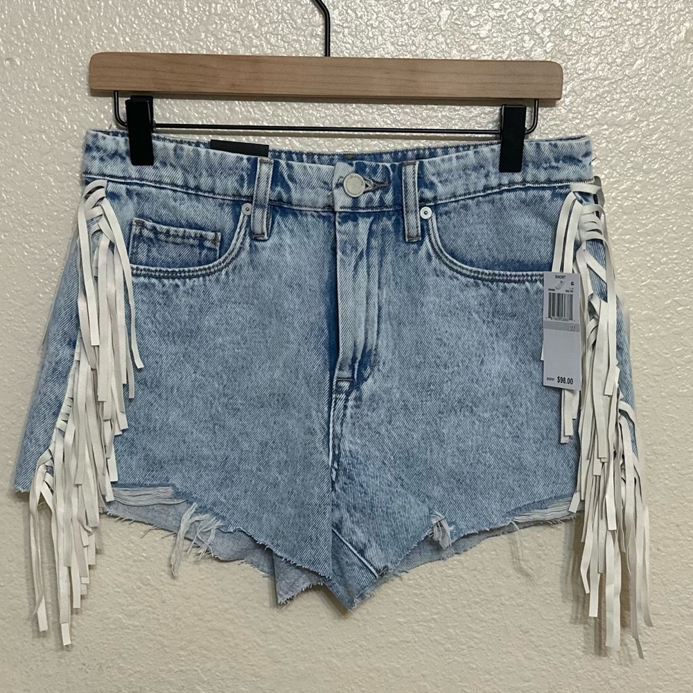 BLANK NYC THE BARROW FRINGE SHORTS NWT
